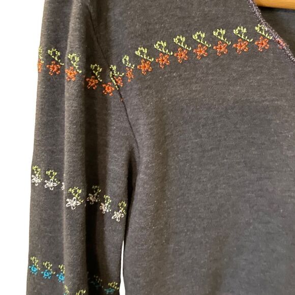 Liz Claiborne Jersey Knit Embroidered Blouse, Large Petite - Picture 2 of 4